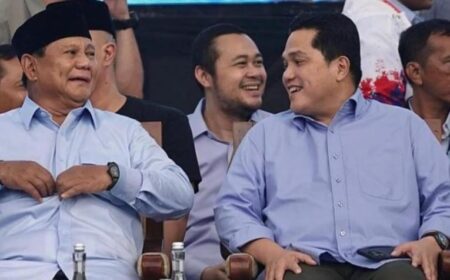 2 Striker Naturalisasi Segera Bela Timnas di September, PSSI Rahasiakan Nama Presiden Prabowo bersama Bayu Airlangga (belakang) dan Erick Thohir.