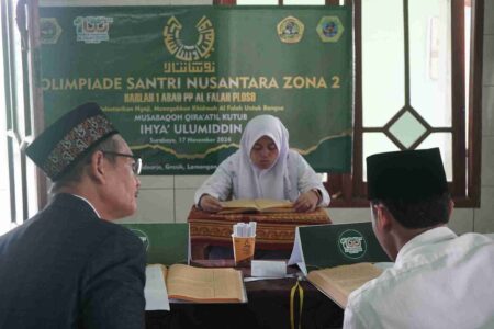 100 Tahun Ponpes Al Falah Kediri, Kolaborasi Santri Nusantara Foto BeritaJatim.com