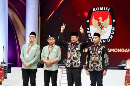 Survei Pilkada Lamongan, Yes-Dirham Ungguli Ghofur-Firosya foto beritajatim