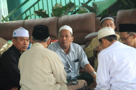 Ketuk Pintu Langit, Gus Salman Gelar Istighotsah di Ponpes Kalibening Jombang Foto BeritaJatim.com