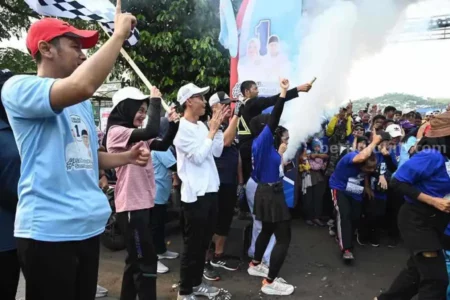Warga Kota Kediri Ramaikan Fun Run Kampanye Akbar Vinanda-Gus Qowim Foto BeritaJatim.com
