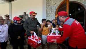 Wamensos Salurkan Bantuan, Pastikan Kenyamanan Penyintas Erupsi Gunung Lewotobi Laki-laki Foto BeritaJatim.com