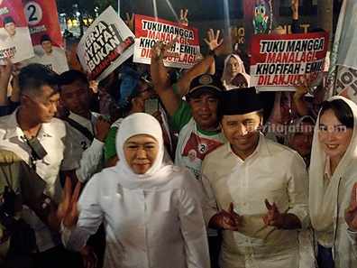 Debat Pilgub Jatim Terakhir, Khofifah-Emil Kompak Pakai Baju Putih Foto BeritaJatim.com