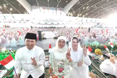 Puluhan Ribu Masyarakat Kawal Suara Khofifah-Emil di Pilgub Jatim 2024 Foto BeritaJatim.com