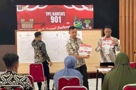 Perolehan Suara Khofifah-Emil Beda Tipis dengan Risma-Hans di TPS Khusus Lapas Tuban Foto BeritaJatim.com