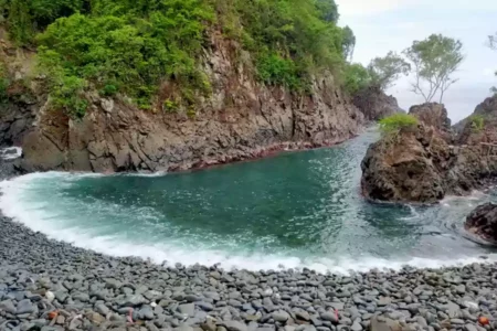 5 Pantai Indah di Trenggalek yang Harus Dikunjungi saat Liburan Sekolah Foto BeritaJatim.com