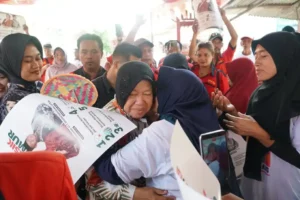 Risma Siap Beri Solusi untuk Pedagang Pasar di Sidoarjo Foto BeritaJatim.com