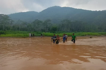 Penemuan Mayat Lansia Mengapung di Sungai Lorok Pacitan: Diduga Terpeleset Foto BeritaJatim.com