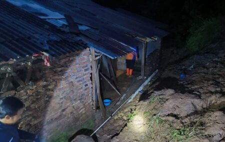 Tanah Longsor Terjadi Lagi di Bondowoso, Dapur Warga Rusak Foto BeritaJatim.com