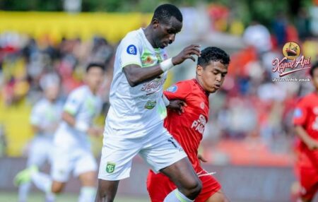 Tiga Hilang, Imbang Terbilang di Padang Foto BeritaJatim.com