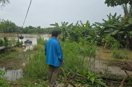 Debit Air Bengawan Solo Naik, Lamongan Siaga Foto BeritaJatim.com