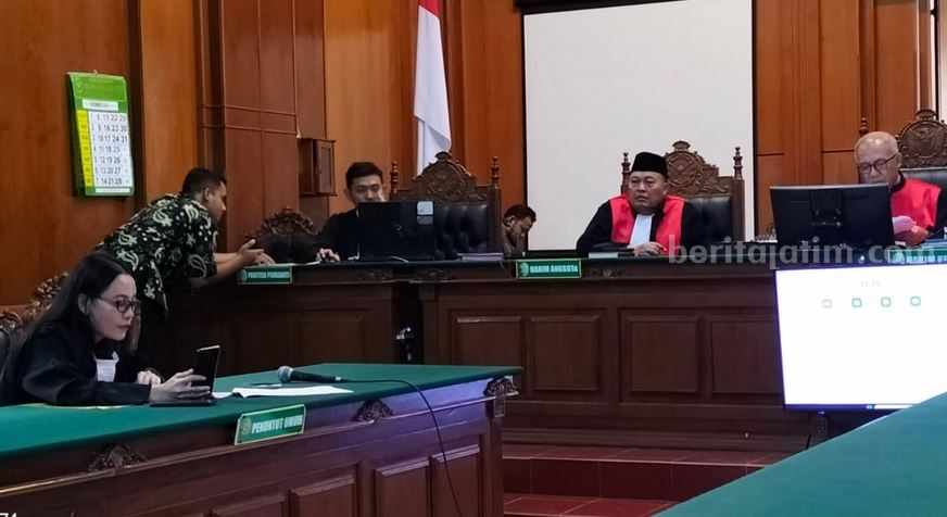 Jual LC KTV Merr Surabaya, Mami Amela Diadili Foto BeritaJatim.com