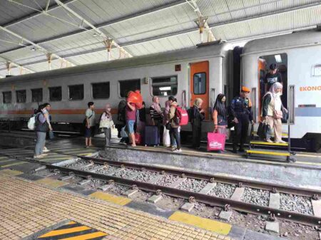 Kereta Api Ramai Diminati Warga Lumajang Selama Libur Nataru Foto BeritaJatim.com