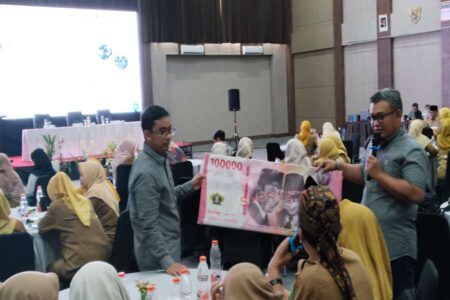 Antisipasi Uang Palsu, BI Malang Sosialisasi QRIS ke Guru Kabupaten Pasuruan Foto BeritaJatim.com