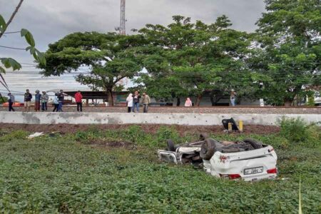 Kecelakaan KA di Pasuruan, Mobil Terseret 50 Meter, Sopir Selamat Foto BeritaJatim.com