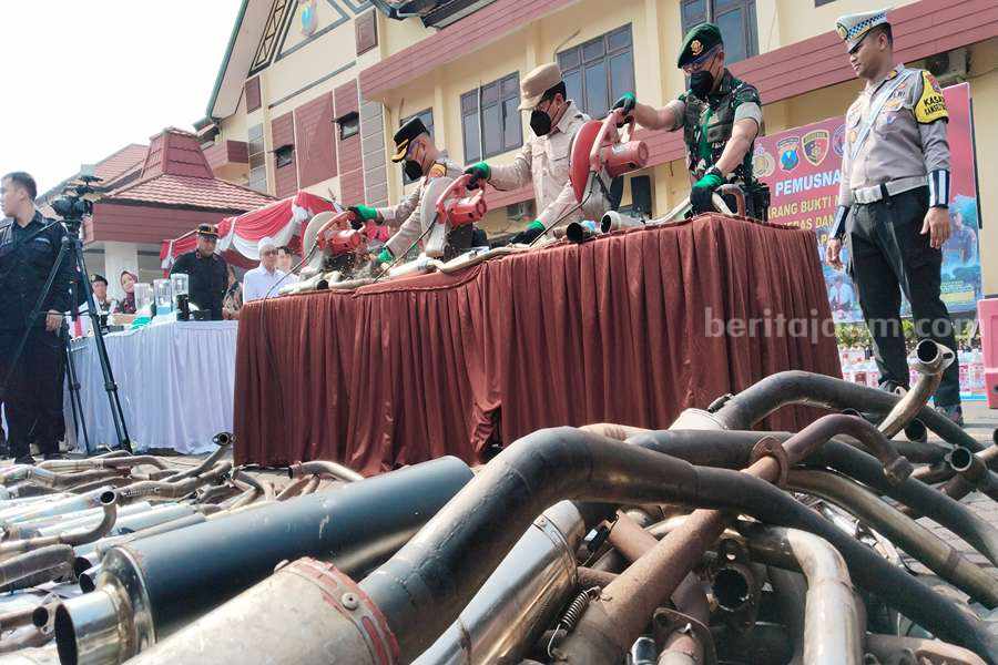 Polres Pasuruan Musnahkan Barang Bukti Kriminal Jelang Nataru Foto BeritaJatim.com