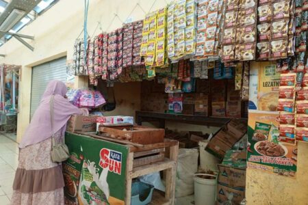 Harga Migor dan Telur di Pasar Winongan Pasuruan Meroket, Warga Keluhkan Beban Tambahan Foto BeritaJatim.com