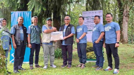 Jaga Titik Nol Sungai Brantas Dengan Penanaman 413 Bibit Pohon di Arboretum Foto BeritaJatim.com