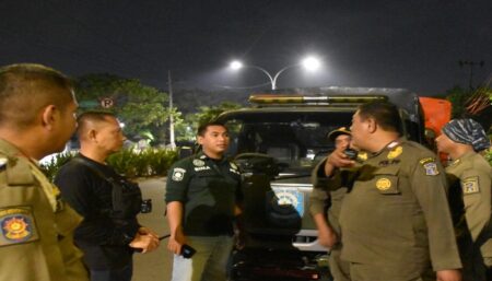 Satpol PP Surabaya Dilempari Batu dan Petasan Saat Patroli Balap Liar Foto BeritaJatim.com