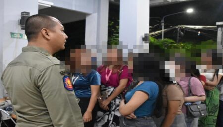 Puluhan Pramusaji Warkop Berkedok Jual Mihol Bawah Jembatan Suramadu Diamankan Foto BeritaJatim.com