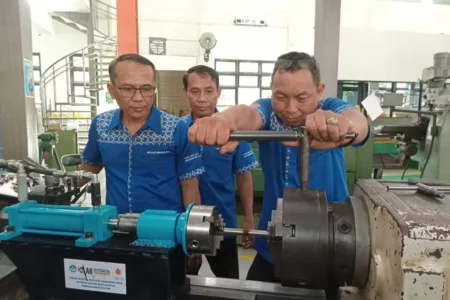 Tim Ubaya Ciptakan Alat Bantu Pengelasan, Ini Keunggulannya! Foto BeritaJatim.com