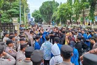 PMII Lamongan Turun Jalan, Pertanyakan Penghapusan Bansun Foto BeritaJatim.com