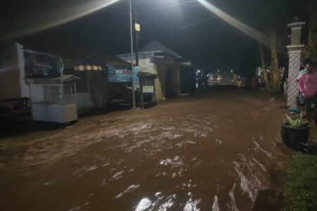 5 Desa di Bondowoso Diterjang Banjir, Diduga Akibat Dam Jebol Foto BeritaJatim.com