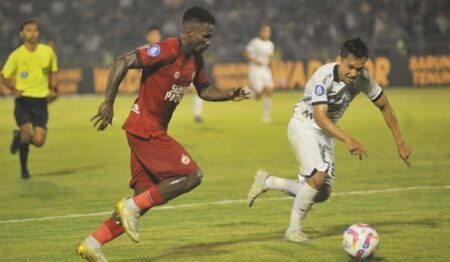 Semen Padang Sesumbar Bisa Kalahkan Persebaya Foto BeritaJatim.com