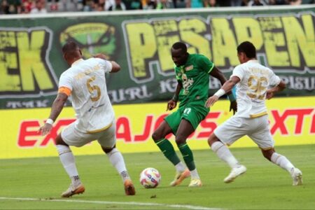 Persebaya Kena Denda Rp70 Juta Akibat Ulah Suporter di Laga Kontra Arema Foto BeritaJatim.com