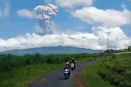 KESDM: Gunung Raung Erupsi Satu Kali, Tiga Kali Susulan Foto BeritaJatim.com
