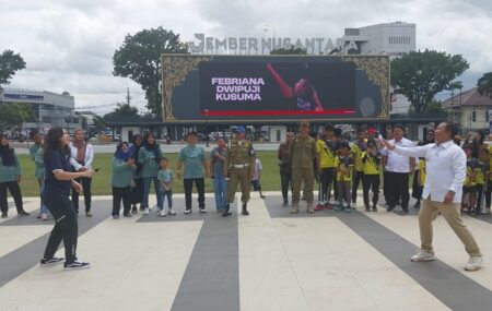 Pulang Kampung, Juara Bulutangkis Internasional Takjub Melihat Alun-alun Jember Nusantara Foto BeritaJatim.com