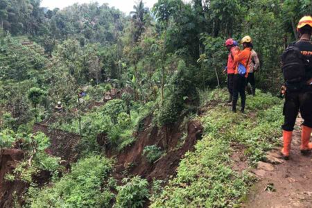 Hujan Deras di Pulung Ponorogo, 11 Rumah Warga Terancam Longsor Foto BeritaJatim.com