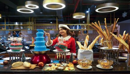 Rayakan Kemeriahan Natal dan Tahun Baru Grand Swiss Belhotel Darmo Surabaya Foto BeritaJatim.com