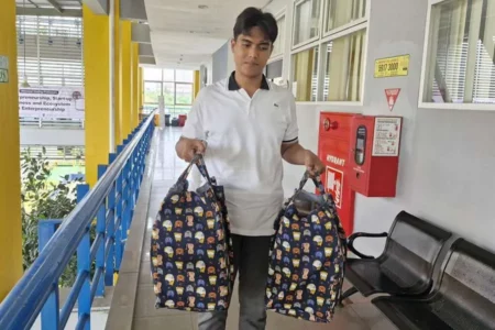 Dari Mojosari Mojokerto ke Surabaya: Kisah Inspiratif Mahasiswa ITS Penjual Ayam Geprek Foto BeritaJatim.com