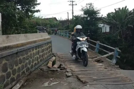 Pemkab Madiun Siapkan Rp11 M Perbaiki Jembatan Klumutan Foto BeritaJatim.com
