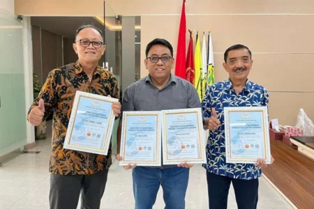 Direktorat Sistem Informasi YPTA Surabaya Raih Empat Sertifikasi ISO Internasional Foto BeritaJatim.com