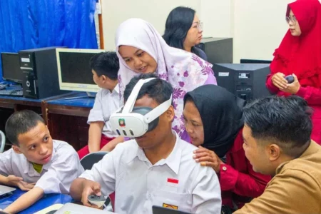 Dukung Regulasi Diri Siswa Autis, Unesa Kembangkan Virtual Reality Foto BeritaJatim.com