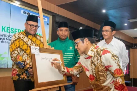 Kunjungan ke Unesa, Cak Imin Gandeng FRI dan MRPTNI untuk Program Makan Bergizi Gratis Foto BeritaJatim.com