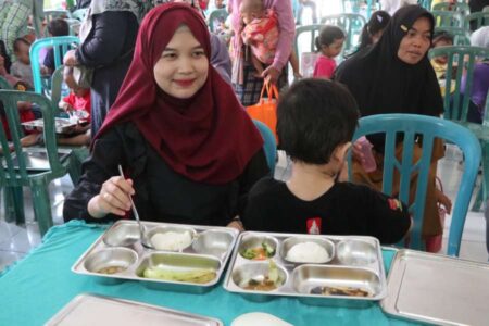 Uji Coba Makan Bergizi Gratis, Sasar Ibu Hamil dan Balita di Ponorogo Foto BeritaJatim.com