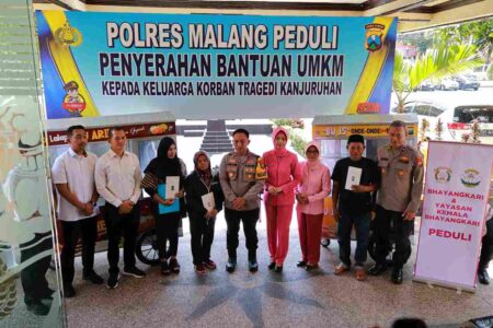Polres Malang Dukung Keluarga Korban Tragedi Kanjuruhan dengan Bantuan UMKM Foto BeritaJatim.com