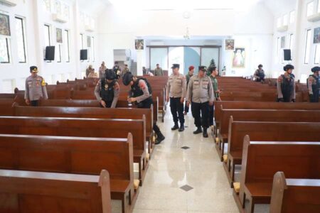 Polda Jatim Sterilisasi Gereja Jelang Ibadah Puncak Natal Foto BeritaJatim.com