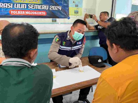 Puluhan Sopir di Mojokerto Jalani Tes Urine Foto BeritaJatim.com