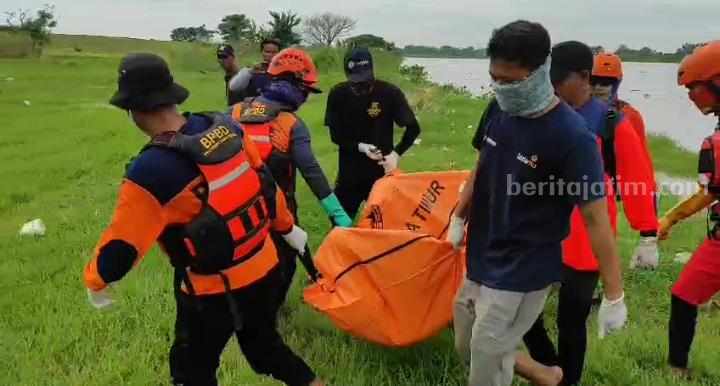 Warga Lamongan yang Terseret Arus Sungai Bengawan Solo di Gresik Akhirnya Ketemu Foto BeritaJatim.com