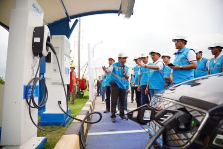 PLN Pastikan Kesiapan SPKLU Fasilitasi Perjalanan Pengguna Kendaraan Listrik saat Nataru Foto BeritaJatim.com