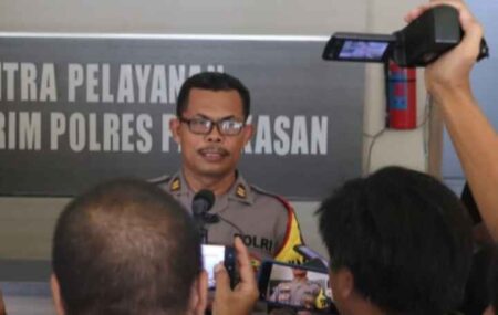 Polres Pamekasan Terapkan Rekayasa Lalin Jelang Rekapitulasi Hasil Pilkada 2024 Foto BeritaJatim.com
