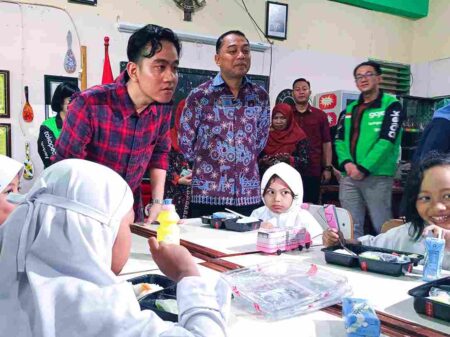 Anggaran Makan Gratis Dipotong, Pemkot Surabaya Tunggu Kepastian Pemerintah Pusat Foto BeritaJatim.com