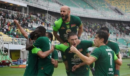 Persebaya Menang Telak, Paul Munster Puji Rivera dan Kasim Foto BeritaJatim.com