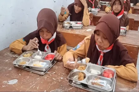 Setelah Vakum, MBG Ponorogo Jalan Lagi dengan Varian Menu Baru Foto BeritaJatim.com