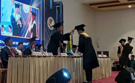343 Mahasiswa IAI Al-Khairat Pamekasan Resmi Sandang Status Sarjana Foto BeritaJatim.com