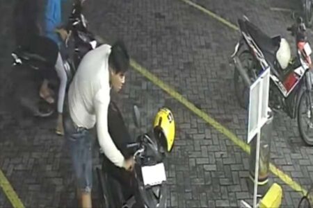 Tiga Bandit Curanmor Beraksi di Rungkut Surabaya, Gasak Motor dalam Hitungan Detik Foto BeritaJatim.com